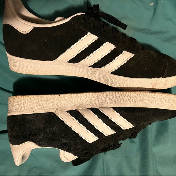 Adidas Gazelle Black with White Stripes - Picture 2 of 4